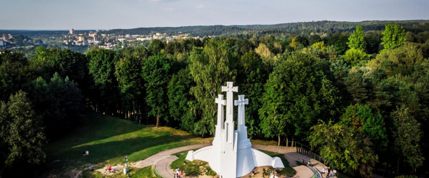 Trys kryziai_diena_vasara_Monika Krilaviciene.jpg